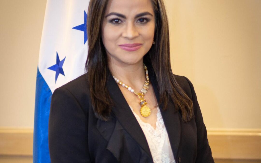 Gaudy Alejandra Bustillo Martínez, asociada del IHLADI, nombrada magistrada de la Corte Suprema de Honduras